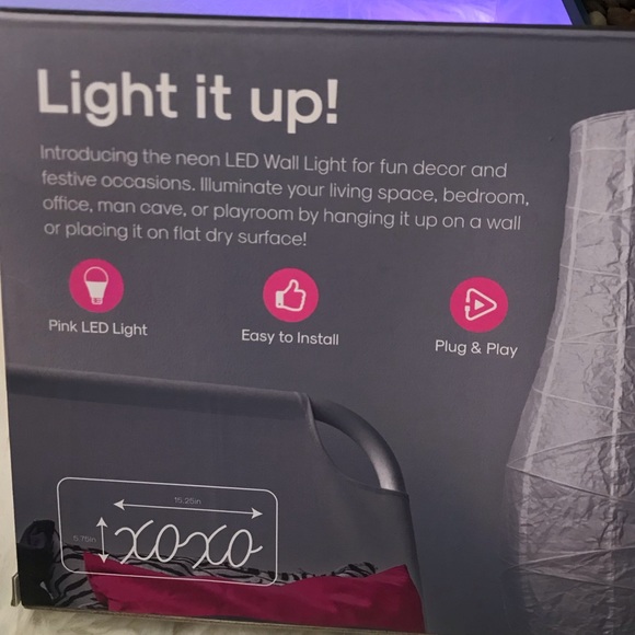 XOXO Neon Led Wall Light - Picture 11 of 11